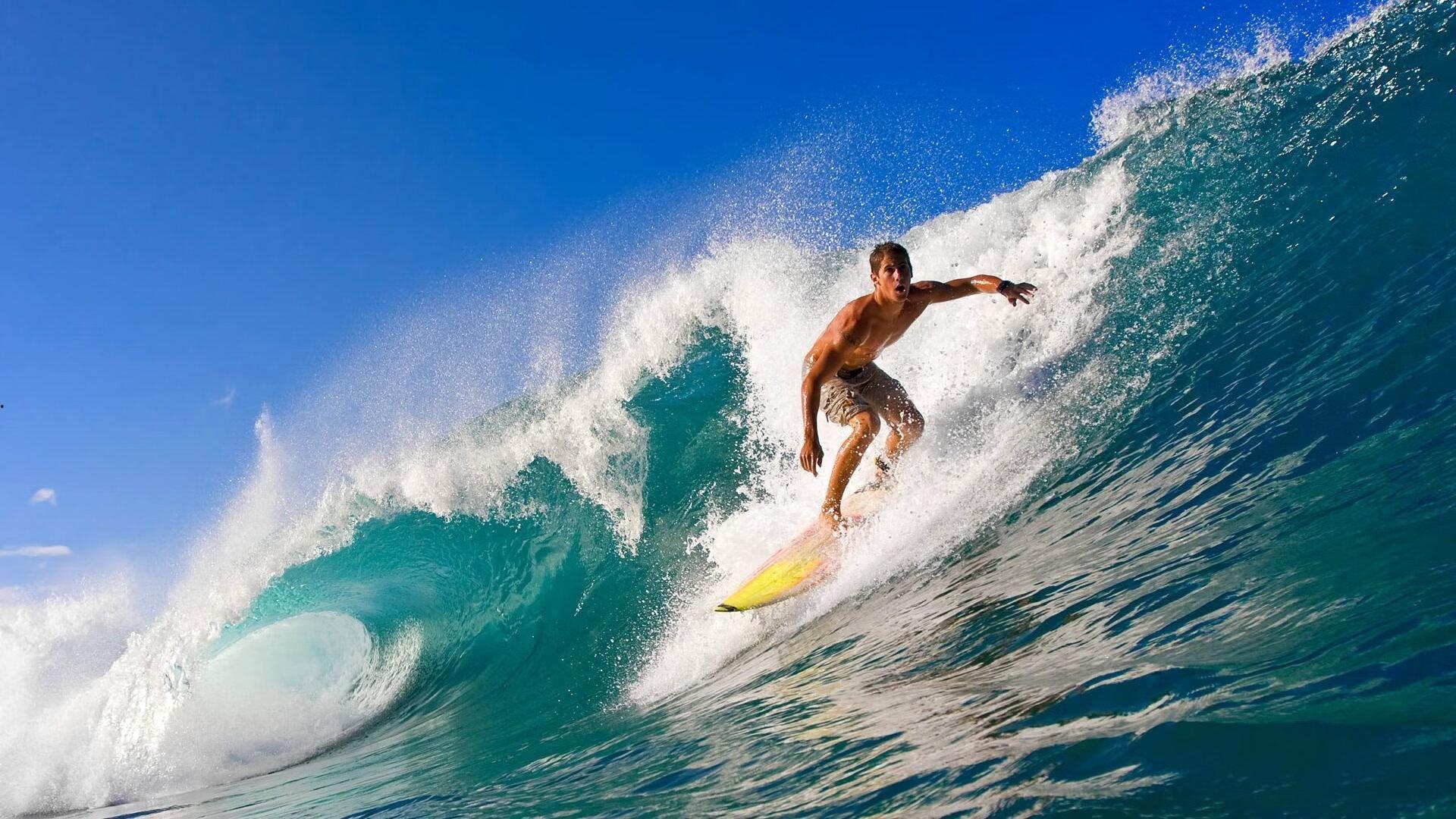 梅西第八次捧起金球奖 传奇生涯再添璀璨篇章